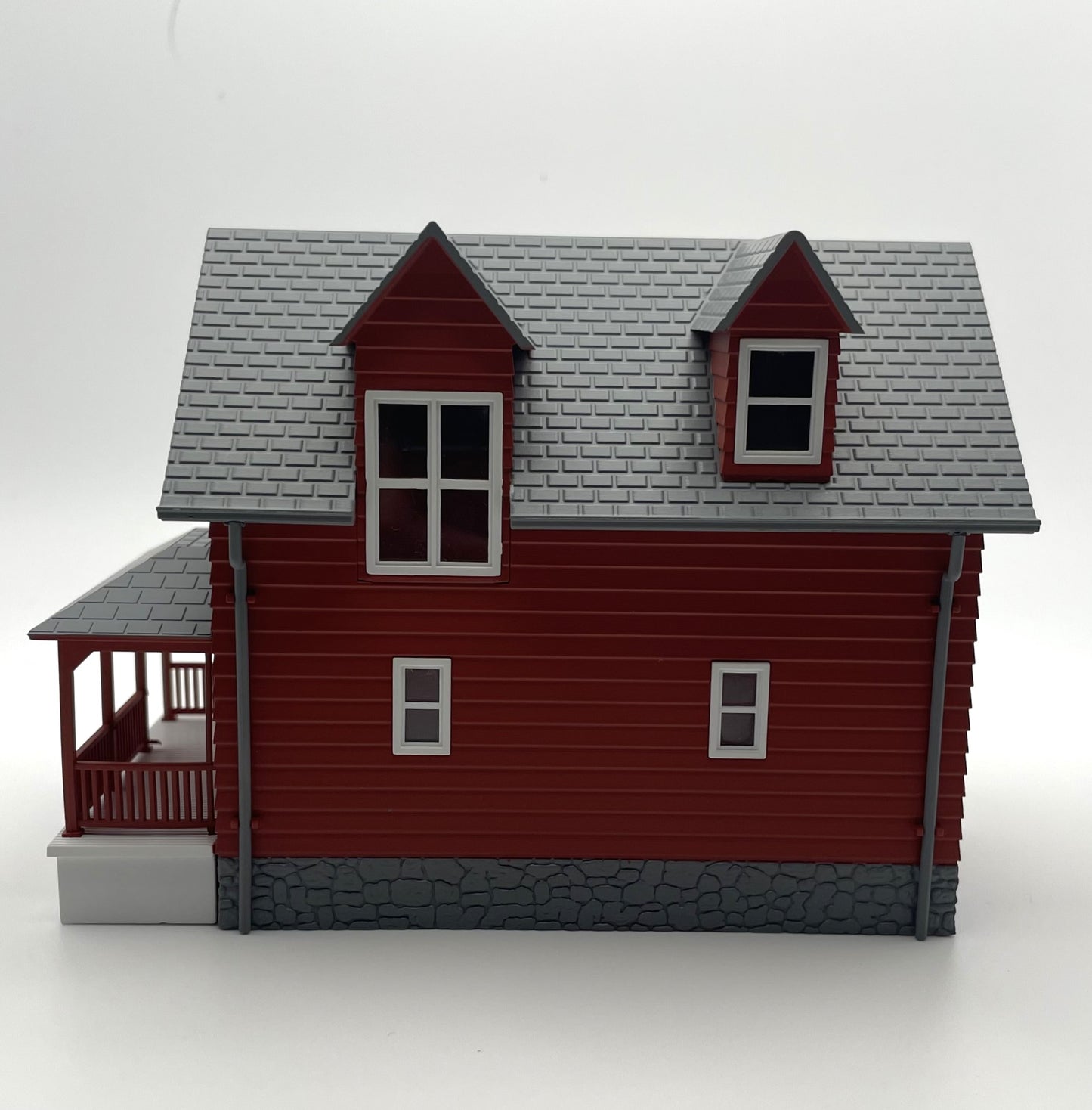 Assembled HO Farmhouse Red